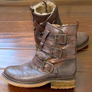 Beautiful Frye Boots! Antique Brown lined in Spanish Shearling.
